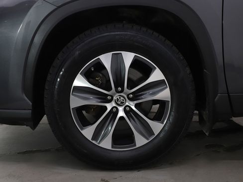 Used 2023 Toyota Highlander XLE image 29