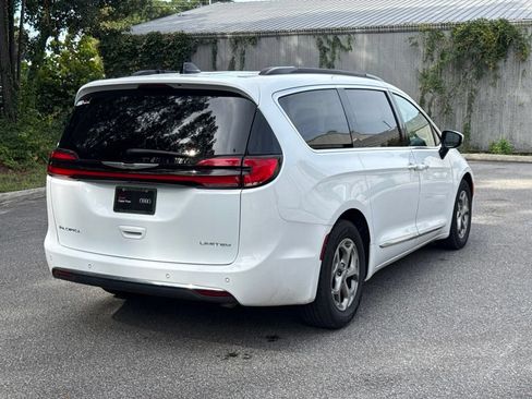 Used 2023 Chrysler Pacifica Limited FWD image 7