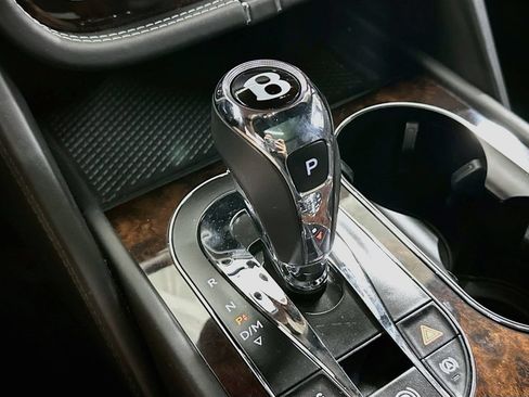 Used 2018 Bentley Bentayga AWD/4WD image 18