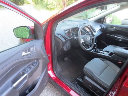 Used 2017 Ford Escape SE w/ Equipment Group 201A AWD/4WD image 7