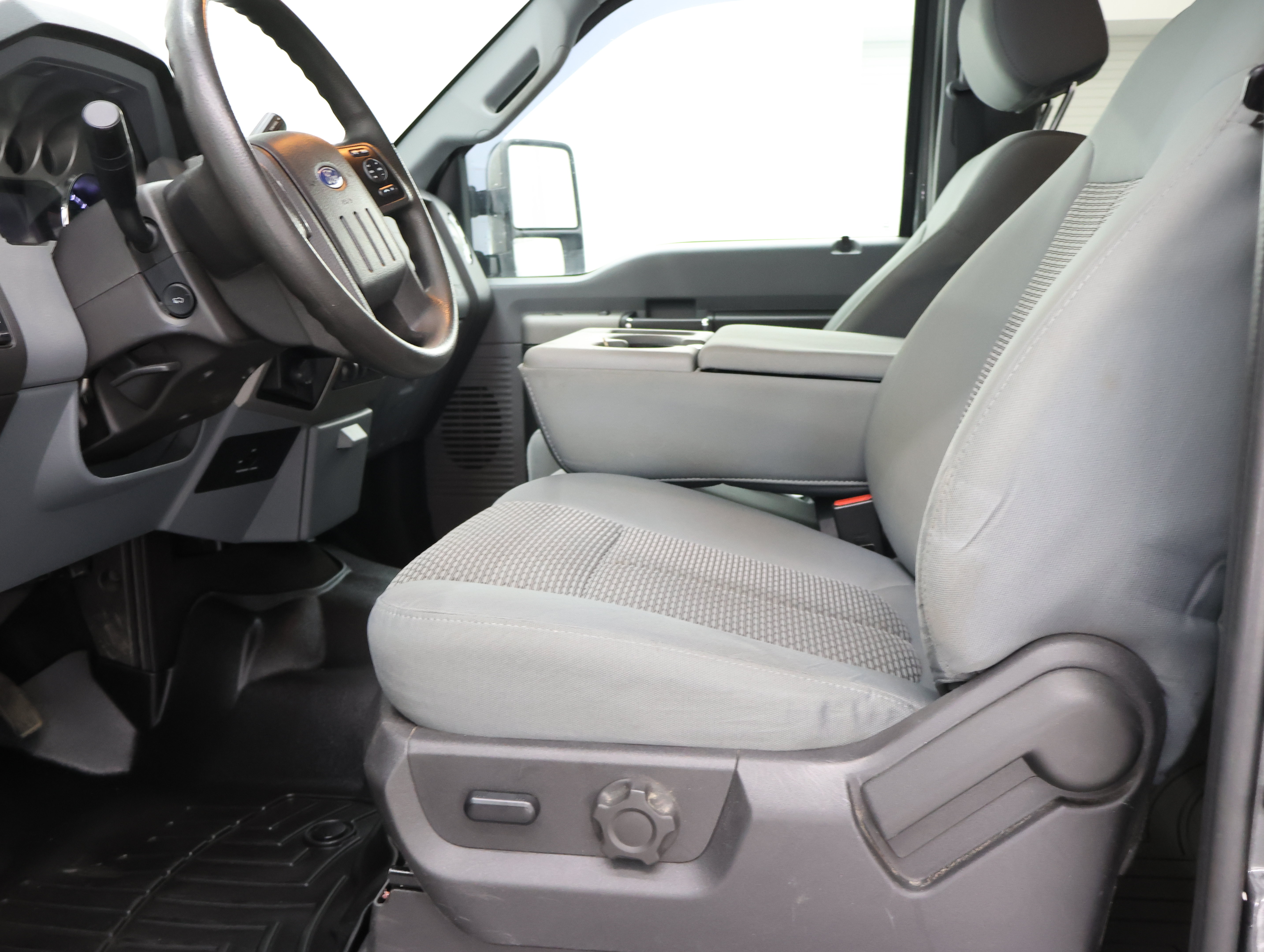 Used 2016 Ford F250 XLT w/ XLT Value Package AWD/4WD image 8