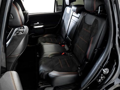 Used 2023 Mercedes-Benz EQB 300 4MATIC image 41