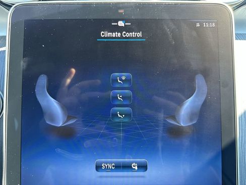 Used 2024 Mercedes-Benz GLC 300 4MATIC image 18