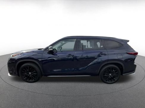 Used 2024 Toyota Highlander XSE FWD image 7