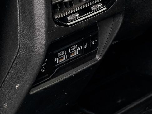 Used 2024 Jeep Grand Cherokee Limited w/ Black Appearance Package image 17