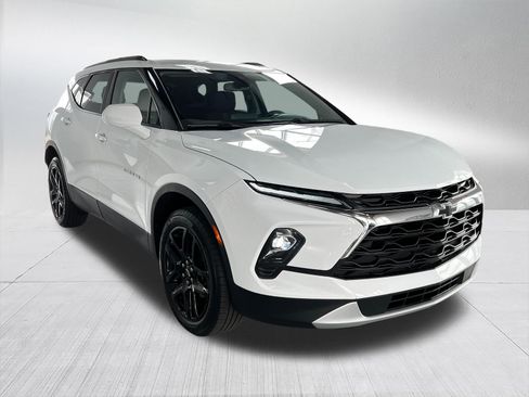 Used 2024 Chevrolet Blazer LT w/ Convenience Package FWD image 3
