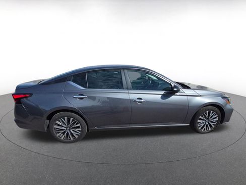 Used 2025 Nissan Altima 2.5 SV image 8