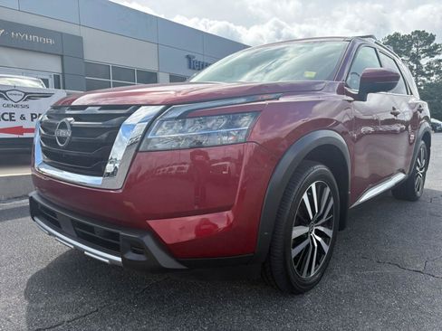 Used 2023 Nissan Pathfinder Platinum FWD image 1