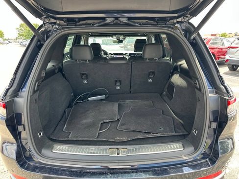 Used 2023 Jeep Grand Cherokee Summit AWD/4WD image 11