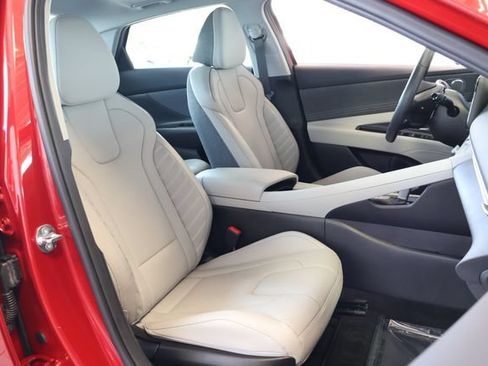 Used 2025 Hyundai Elantra Limited FWD image 19