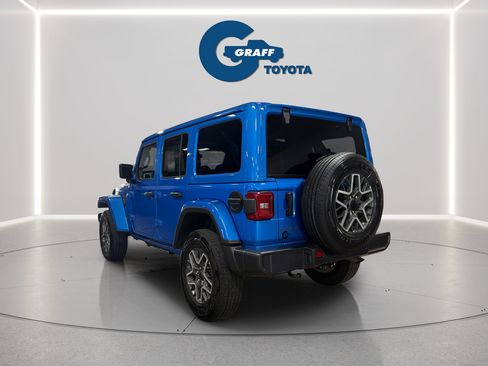 Used 2025 Jeep Wrangler Unlimited Sahara AWD/4WD image 9