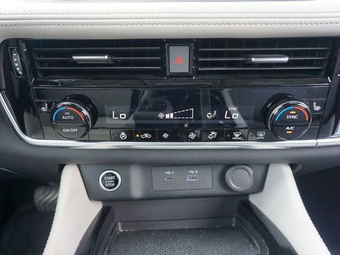 Used 2023 Nissan Rogue SL FWD image 11