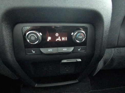 Used 2026 Chevrolet Traverse RS FWD image 18