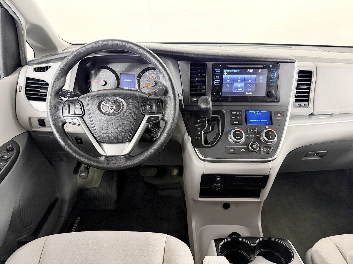Used 2017 Toyota Sienna LE AWD/4WD image 53