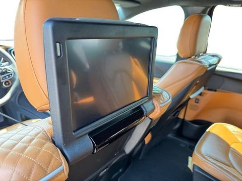 Used 2022 Chrysler Pacifica Pinnacle AWD/4WD image 14
