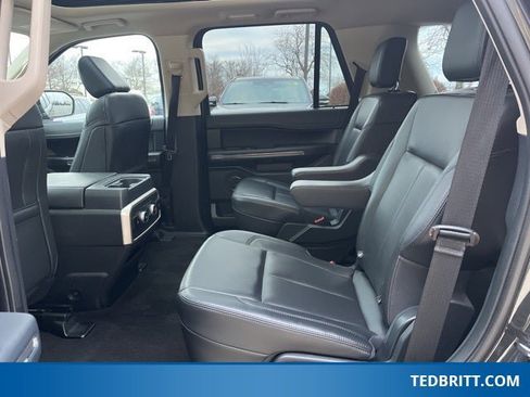 Used 2022 Ford Expedition XLT image 13