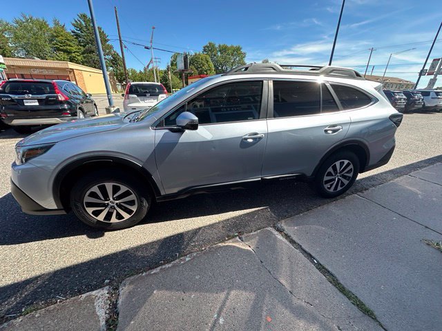 Used 2022 Subaru Outback Premium AWD/4WD image 4
