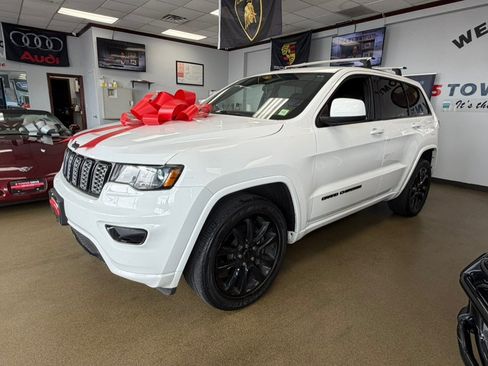 Used 2021 Jeep Grand Cherokee Laredo X AWD/4WD image 7