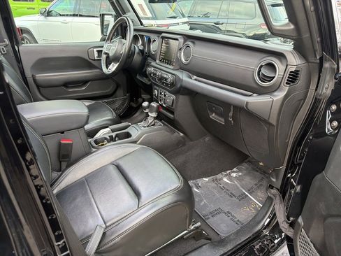 Certified 2022 Jeep Wrangler Unlimited Sahara 4xe w/ Cold Weather Group image 19