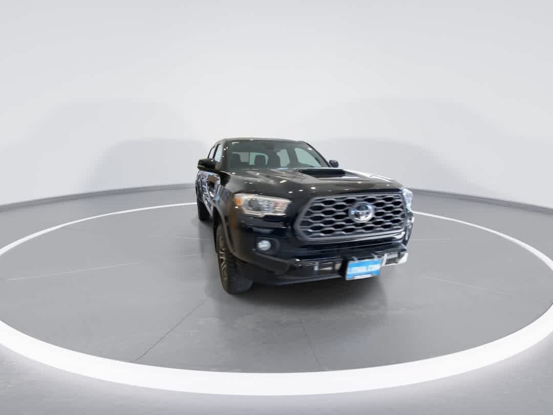 Used 2021 Toyota Tacoma SR5 AWD/4WD image 3