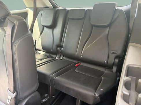 Certified 2025 Kia Carnival FWD image 24