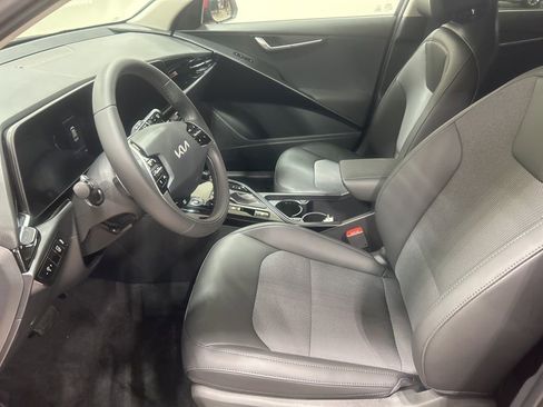 New 2025 Kia Niro EX image 9