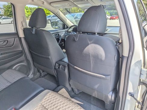 Used 2020 Nissan Rogue S FWD image 28