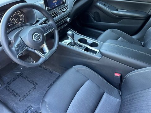 Used 2022 Nissan Altima 2.5 SV FWD image 11