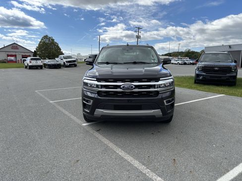 Certified 2024 Ford Expedition Limited AWD/4WD image 2