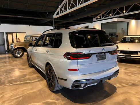 Used 2024 BMW X7 xDrive40i w/ M Sport Package AWD/4WD image 3