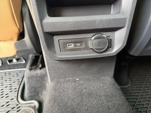 Used 2022 Volkswagen Tiguan SE AWD/4WD image 38