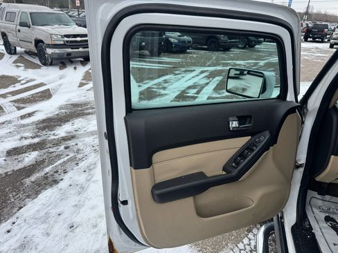 Used 2007 HUMMER H3 Adventure image 14
