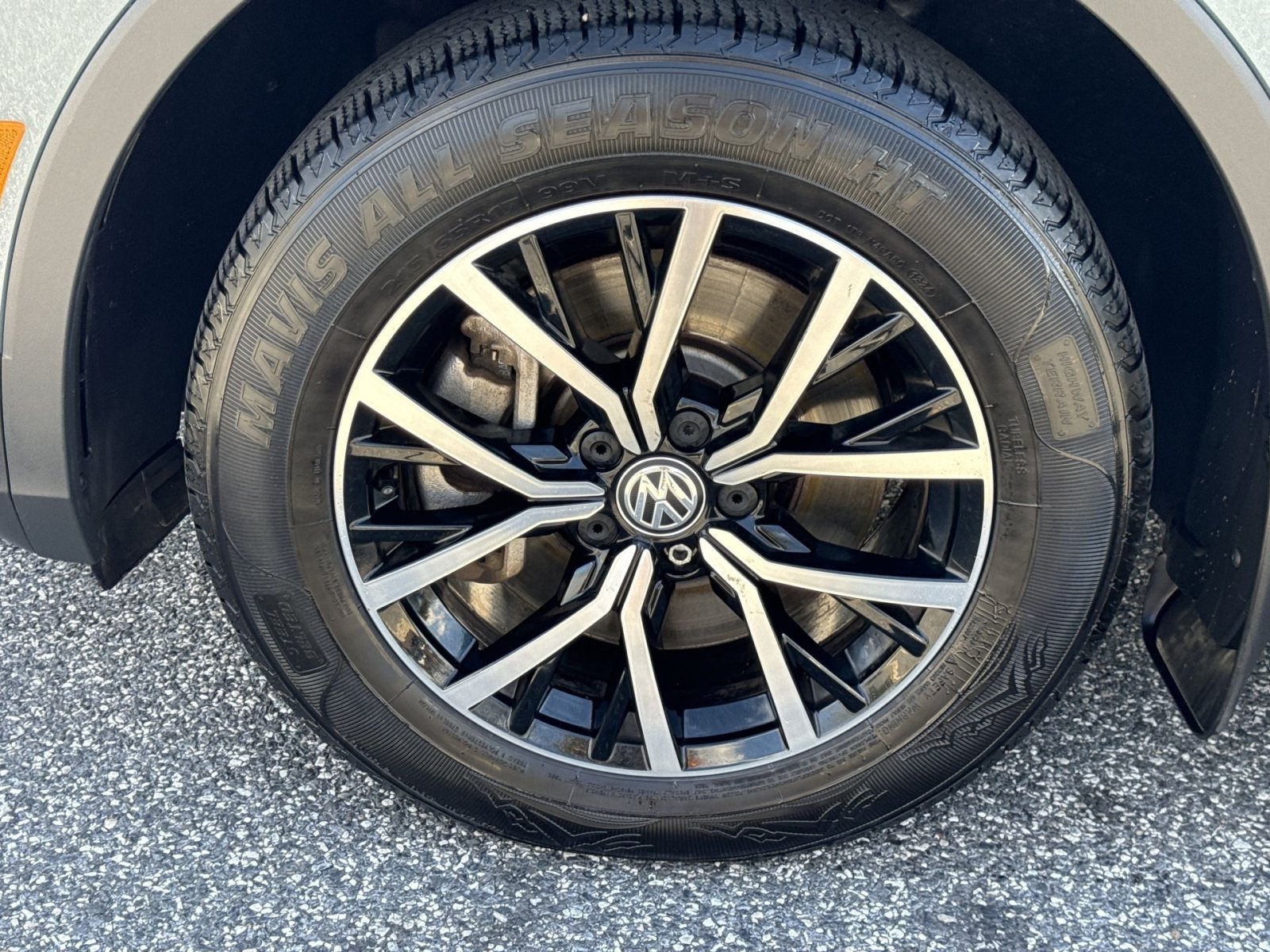Used 2021 Volkswagen Tiguan SE AWD/4WD image 12