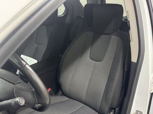 Used 2017 Chevrolet Equinox LT w/ Convenience Package image 2