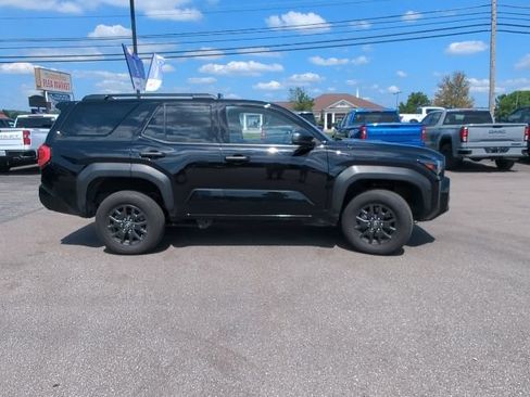 Used 2025 Toyota 4Runner SR5 AWD/4WD image 27