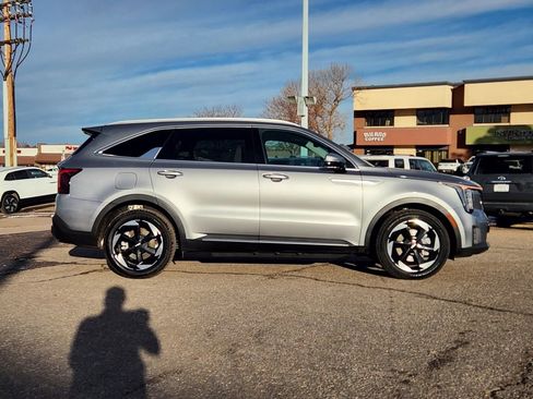 Certified 2025 Kia Sorento EX image 1