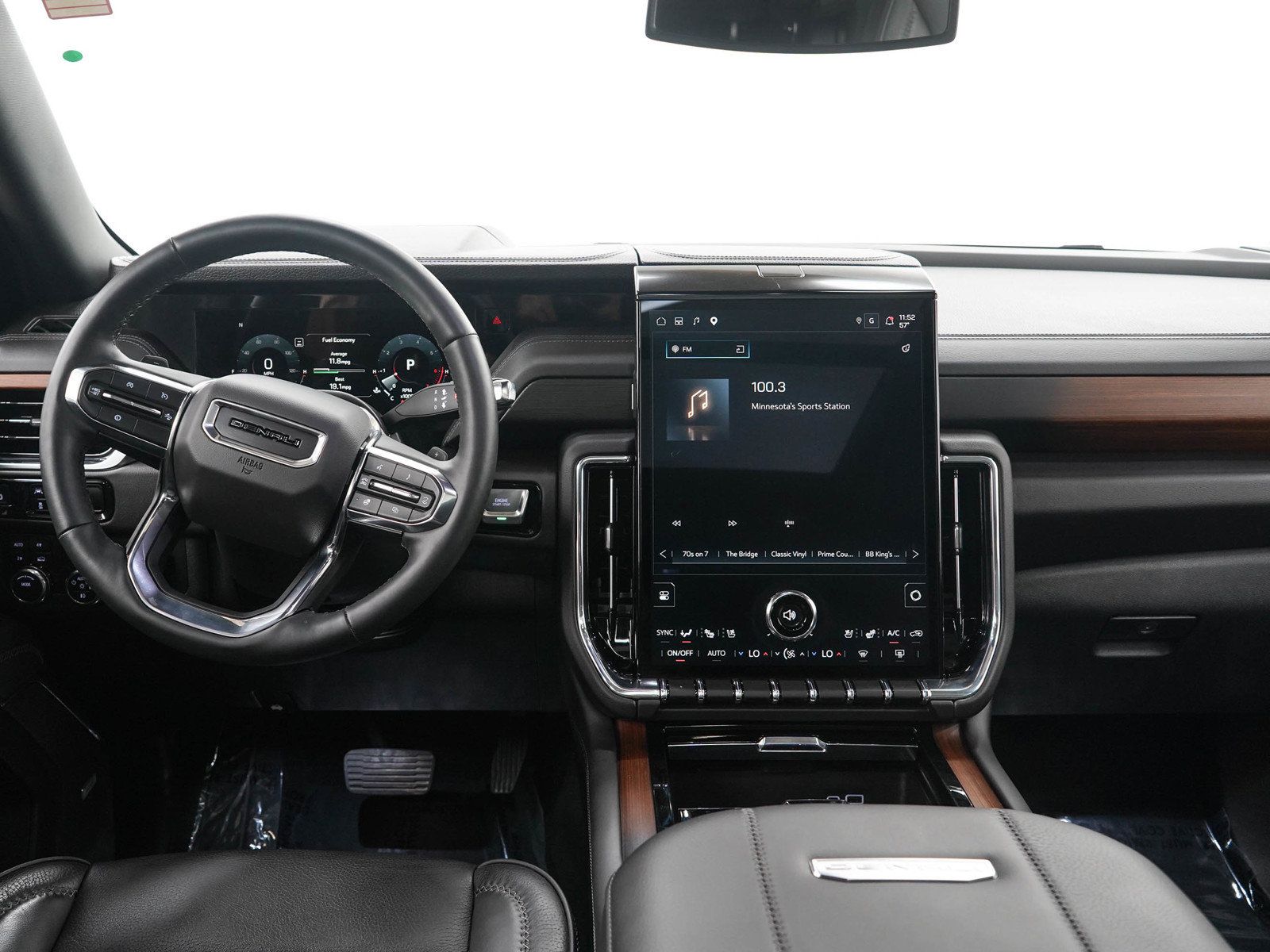 Used 2025 GMC Yukon Denali w/ Sun & Power Step Package AWD/4WD image 18