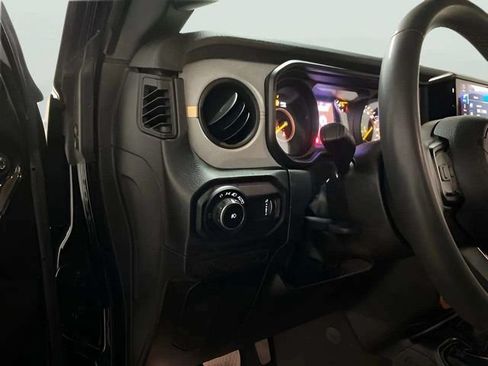Used 2024 Jeep Wrangler Unlimited Sport AWD/4WD image 21