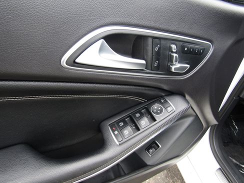 Used 2019 Mercedes-Benz CLA 250 4MATIC image 15