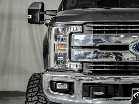 Used 2019 Ford F250 Lariat w/ Lariat Ultimate Package AWD/4WD image 40