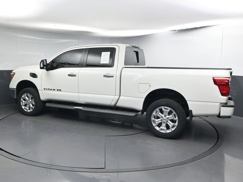 Used 2019 Nissan Titan SV w/ SV Convenience Package AWD/4WD image 5
