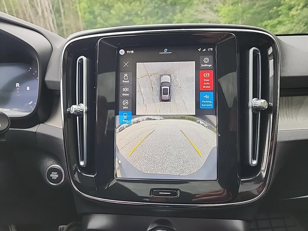 Certified 2026 Volvo XC40 B5 Plus AWD/4WD image 23