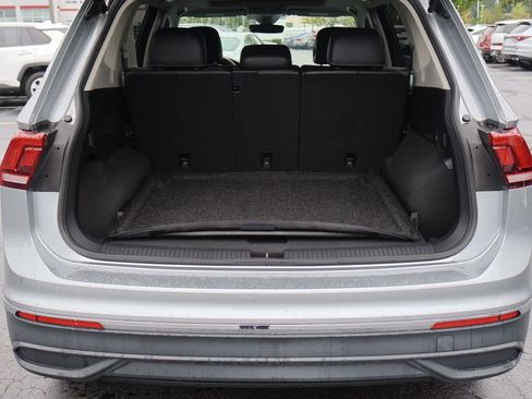 Used 2024 Volkswagen Tiguan SE AWD/4WD image 17