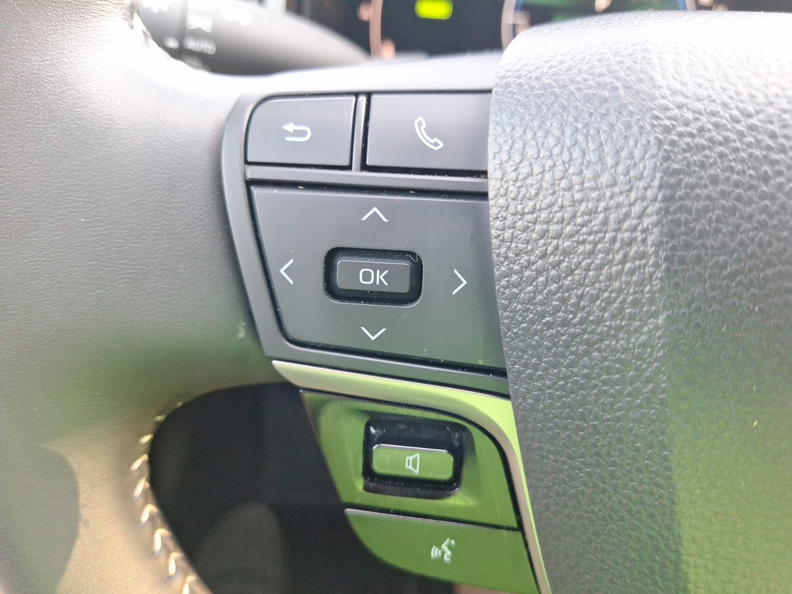 Used 2025 Toyota Camry SE w/ Convenience Package FWD image 21
