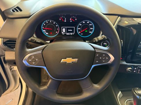 Used 2019 Chevrolet Traverse LS FWD image 2