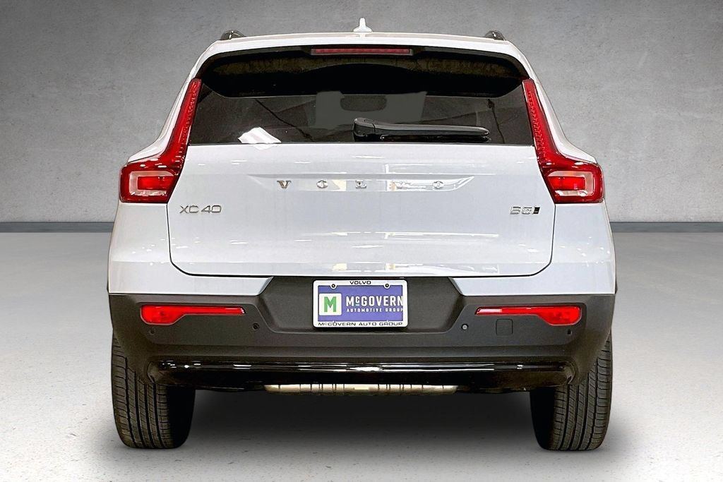 New 2026 Volvo XC40 B5 Plus w/ Climate Package AWD/4WD image 4