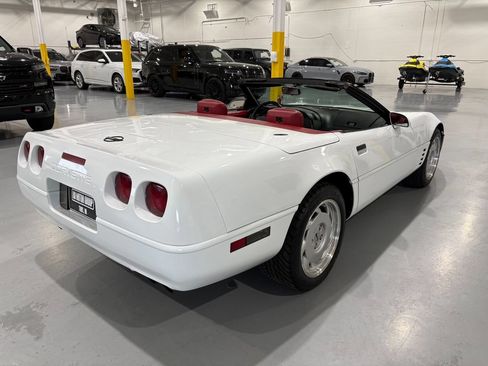 Used 1991 Chevrolet Corvette Convertible RWD image 15