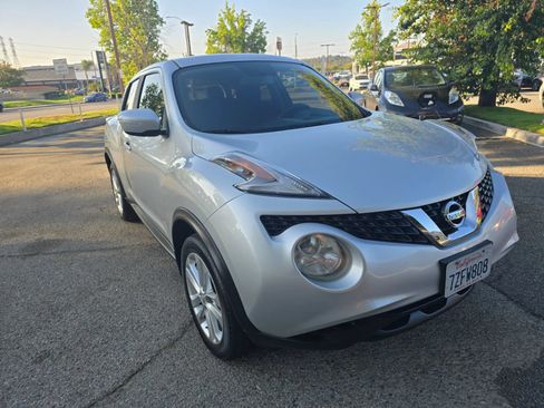 Used 2017 Nissan Juke S FWD image 3
