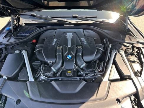 Used 2019 BMW 750i w/ M Sport Package image 38