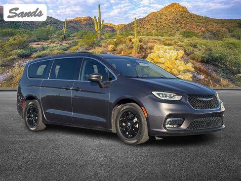 Used 2021 Chrysler Pacifica Touring image 1